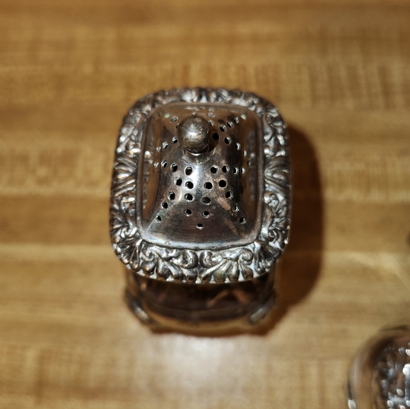 Vintage Silver Salt and Pepper Shakers   Ellis barker lion head footed - Picture 3 of 10